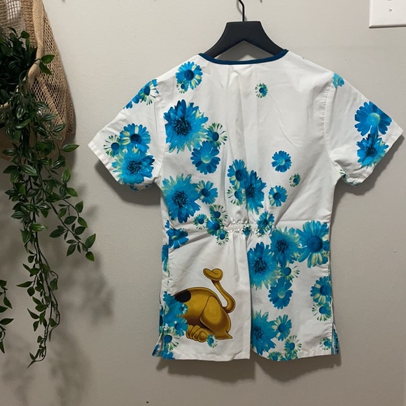 Tooniforms Scooby-Doo Scrub Top - Picture 4 of 5